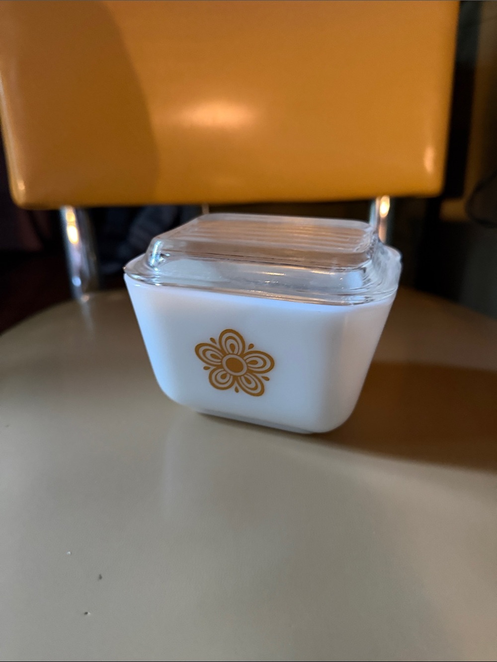 Small Pryex Refrigerator Dish w/ Lid Vintage Kitchen Gold Butterfly